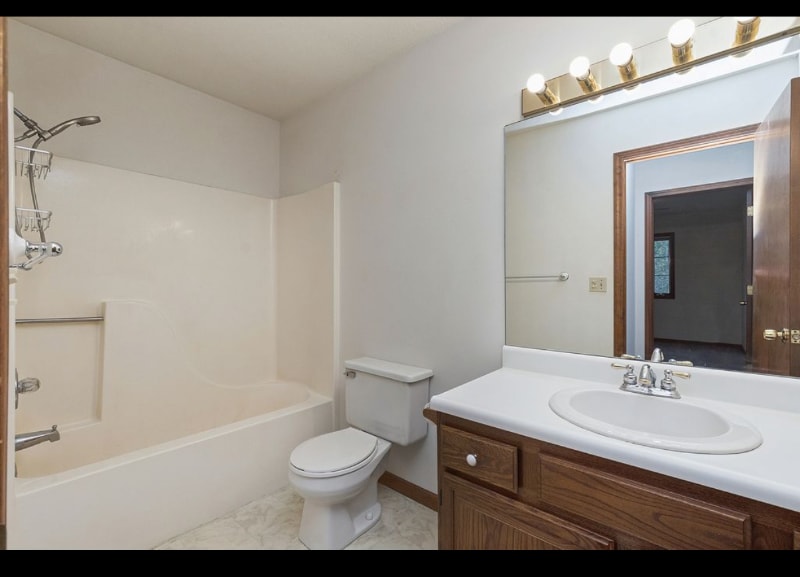 Building Photo - 1394 E Armour Rd