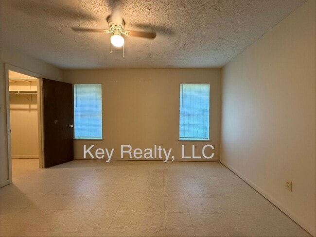 Building Photo - HQV-2519 Llewellyn