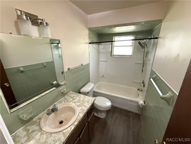 Building Photo - 923 S Brisson Terrace