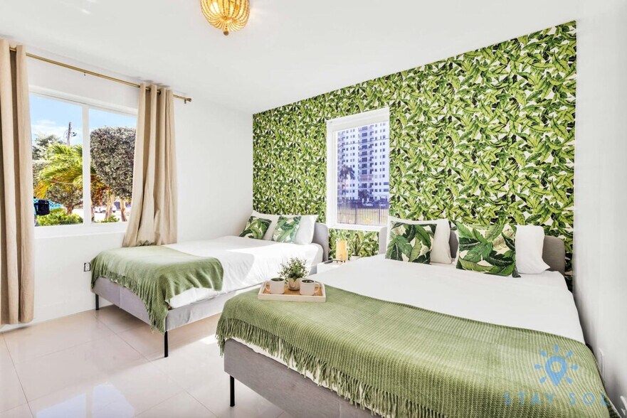 Building Photo - 809 S Ocean Dr