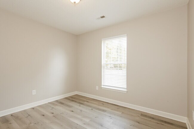 Building Photo - 4834 Hopewood Ln