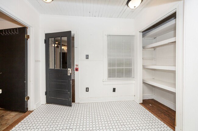 Building Photo - Cute 2 Bed 1 Bath in Pascagoula