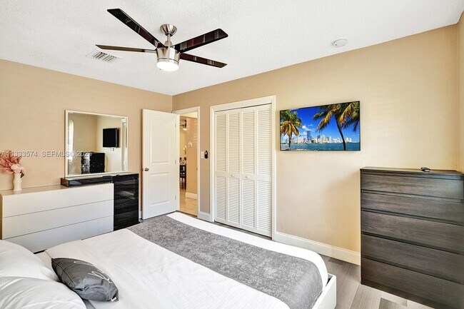 Building Photo - 947 Washington St