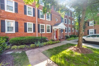 Building Photo - Fairlington 2 BR Condo for Rent!