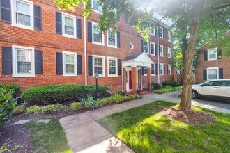Building Photo - Fairlington 2 BR Condo for Rent!