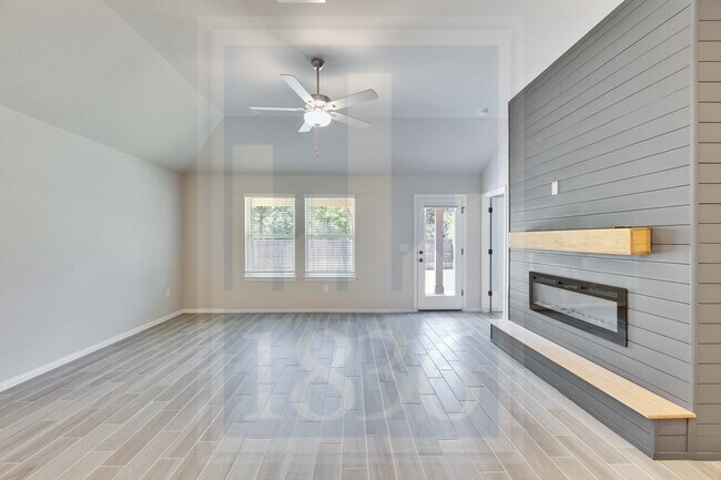 Building Photo - 135 Hackberry Ln