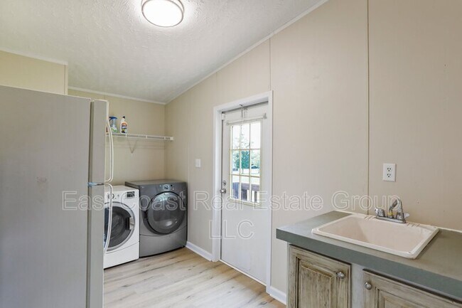 Building Photo - 123 Battlefield Dr