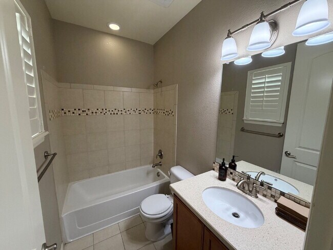 Building Photo - "Luxurious 5-Bedroom Haven in Broomfield with Stunning Granite Finishes & Cozy Fireplace!"