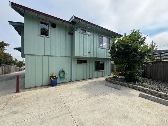 Building Photo - 514 Shaw Ave