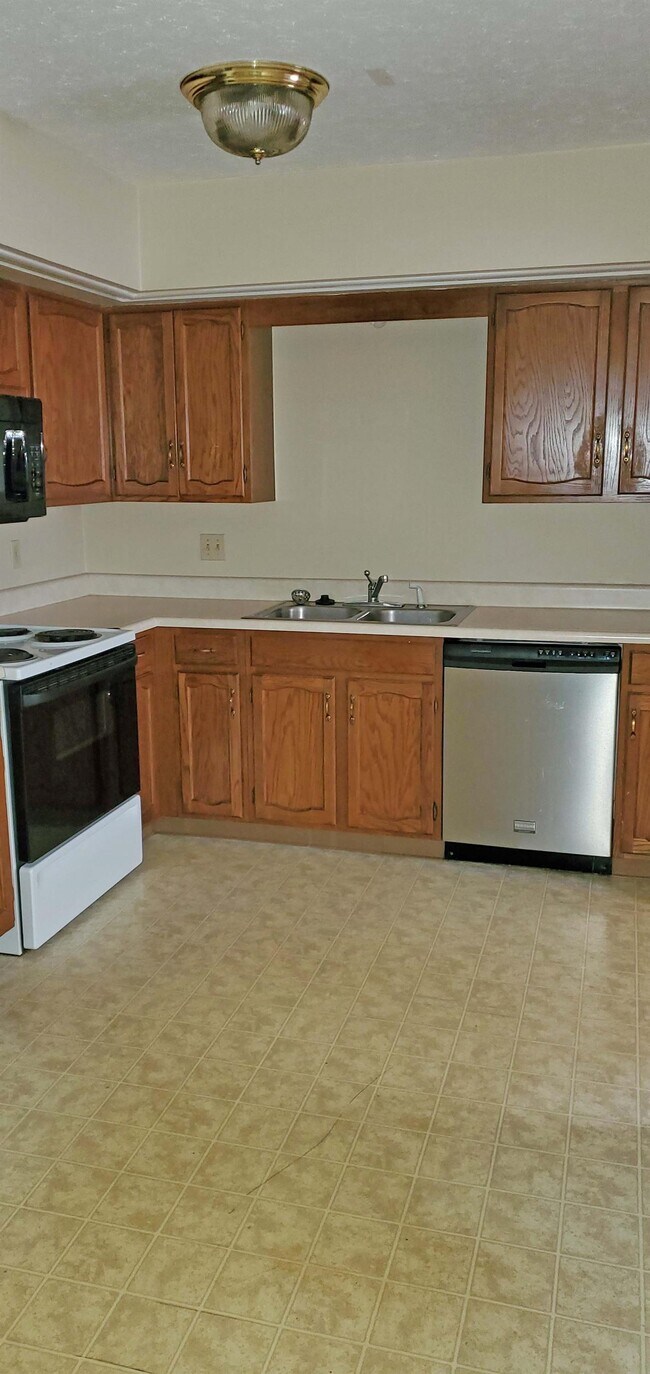 Building Photo - 1358 Red Tail Hawk Dr