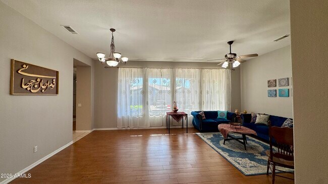 Building Photo - 571 W Locust Dr.