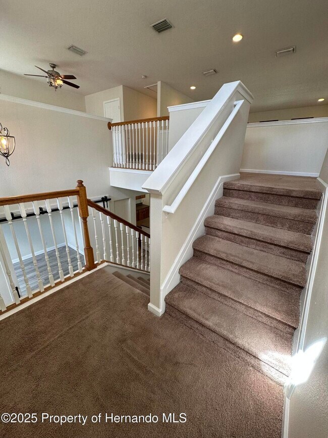 Building Photo - 14227 Wake Robin Dr