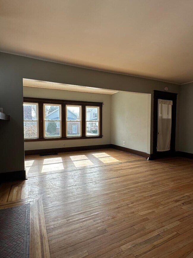 Building Photo - 252 Cumberland Ave