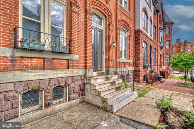 Building Photo - 210 Laurens St