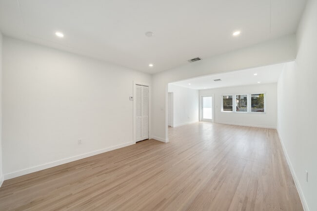 Building Photo - 47 Oviedo Ave