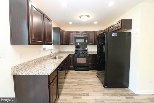 Building Photo - 120 Salerno Dr