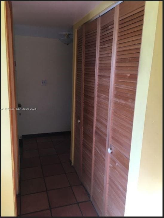 Building Photo - 655 W Park Dr