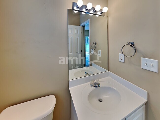 Building Photo - 607 Wallnut Hall Trl