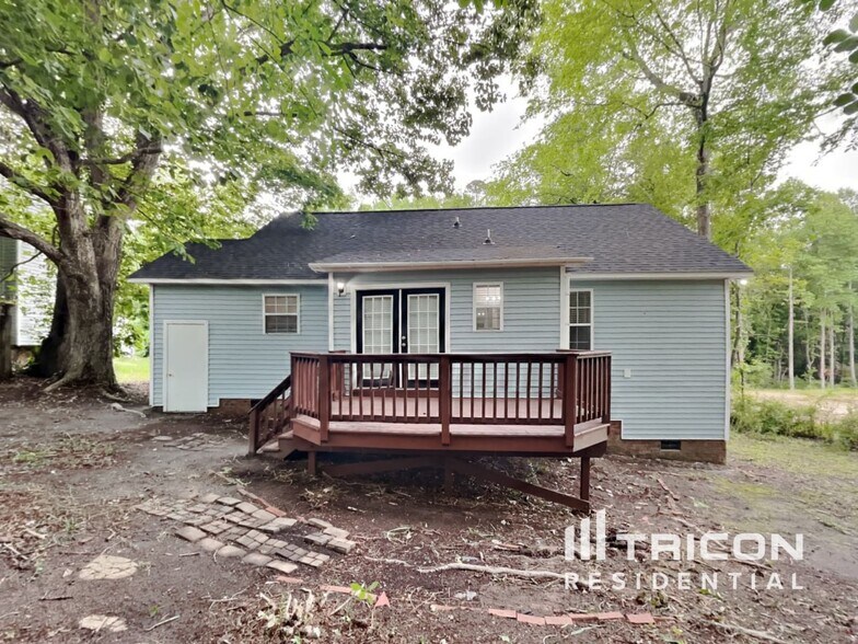 Building Photo - 1219 Azalea Dr