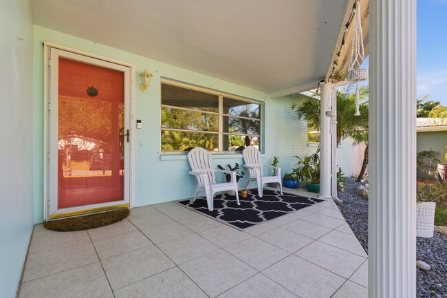 Building Photo - 2039 Pine Ridge Dr