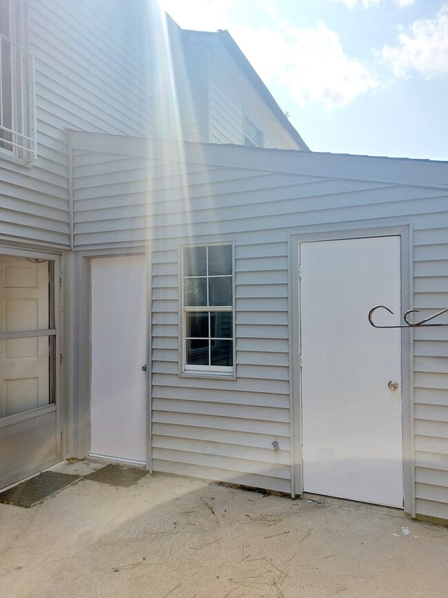 Building Photo - 804 Biltmore Dr