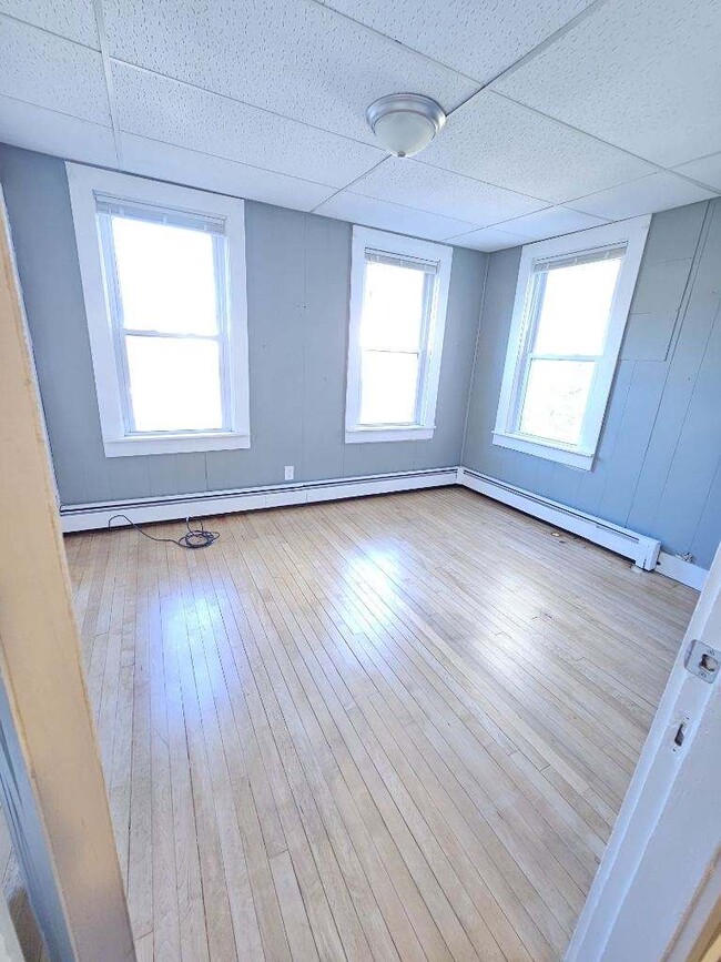 Building Photo - 92 Peirce St.