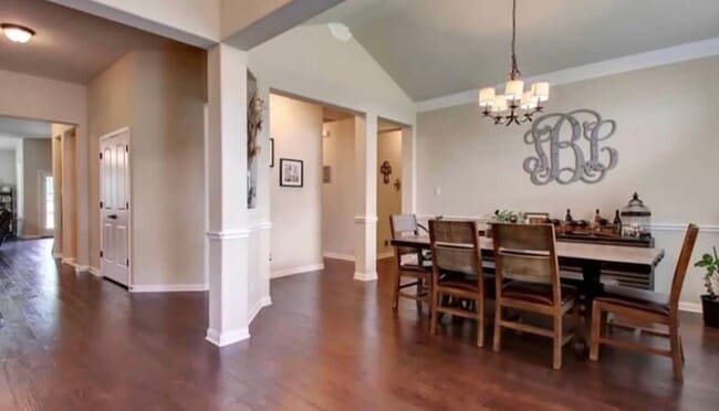 Building Photo - 323 Chisholm Trail