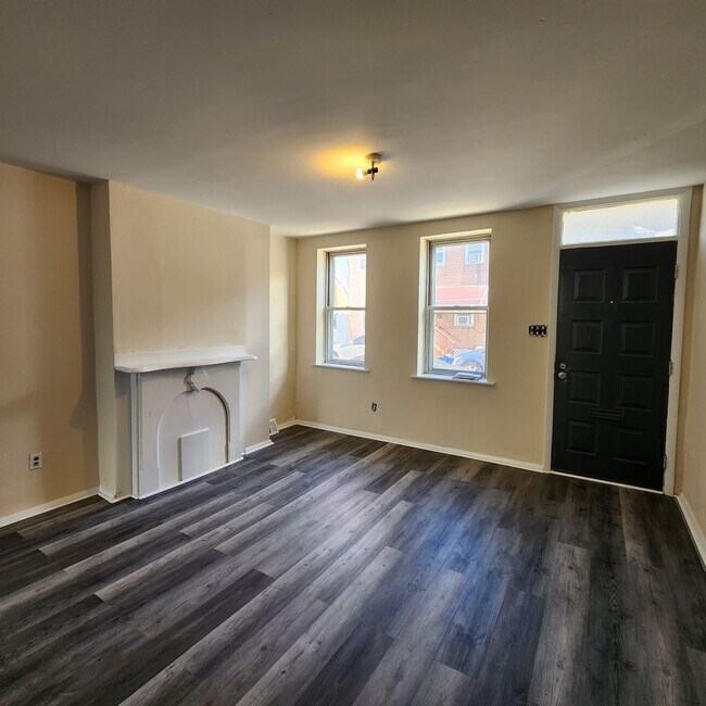 Building Photo - 2450 N Fairhill St