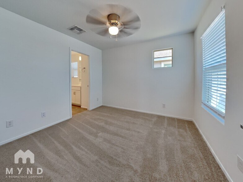 Building Photo - 10758 W McKinley St
