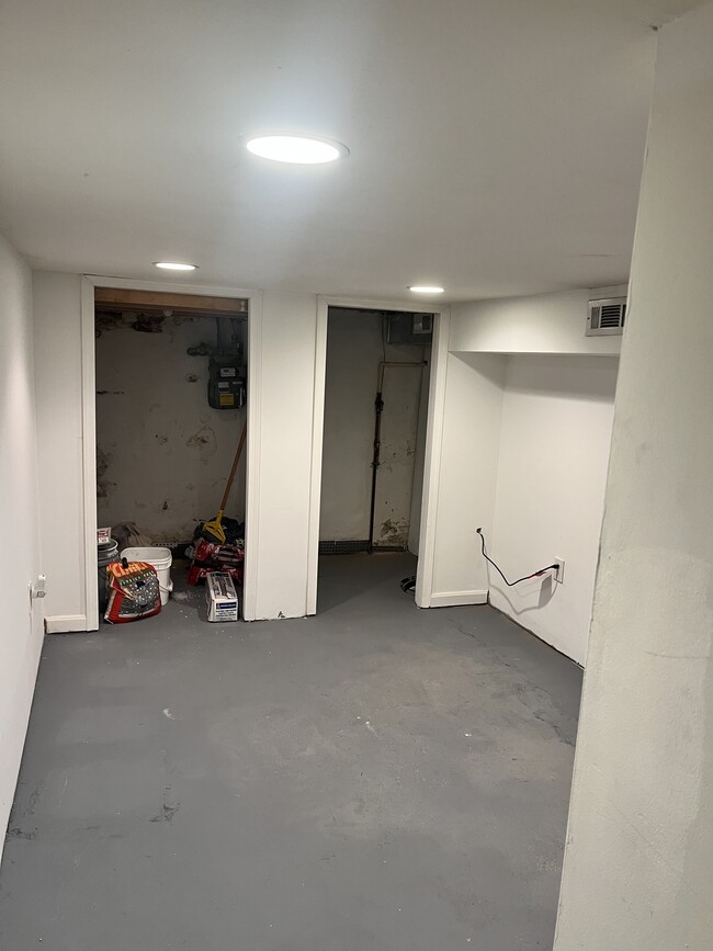 Plenty of storage space - 2410 Fleet St