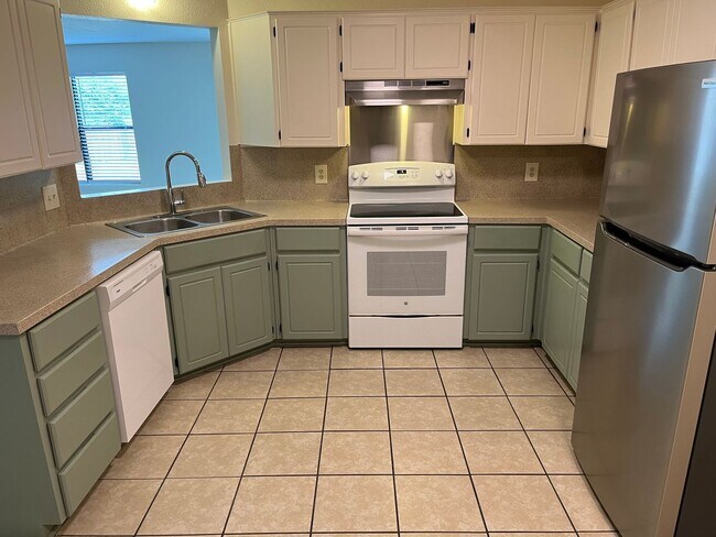 Building Photo - 4607 Mustang Dr