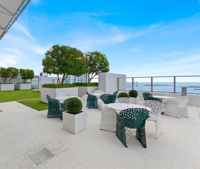 Building Photo - 1010 Brickell Ave