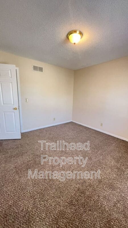 Building Photo - 18231 East 12th Terrace N