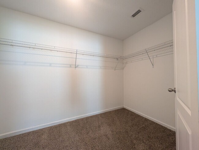 Building Photo - ENTRADA SUBDIVISION - THIS 4/2/3 HOME WITH OVER 2,140 sqft AND FENCED REAR YARD IS NOW AVAILABLE!!