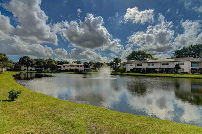 Building Photo - 7911 Eastlake Dr