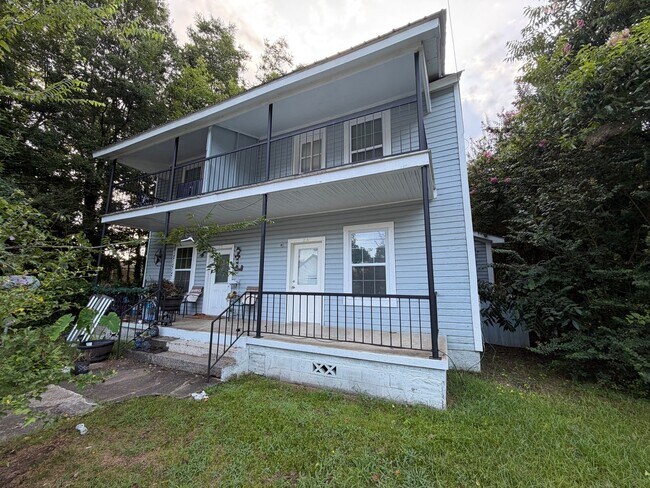 Building Photo - 2 N McLin St SW