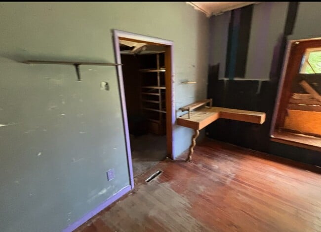 Building Photo - $490 Month $800 Down