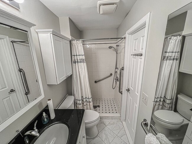 Building Photo - Bright And Relaxing 2 Bed 2 Bath Partially Furnished Home in Beautiful Franklin Farm Foundation