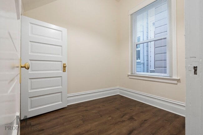 Building Photo - Updated Edwardian Style Noe Valley Flat - ...