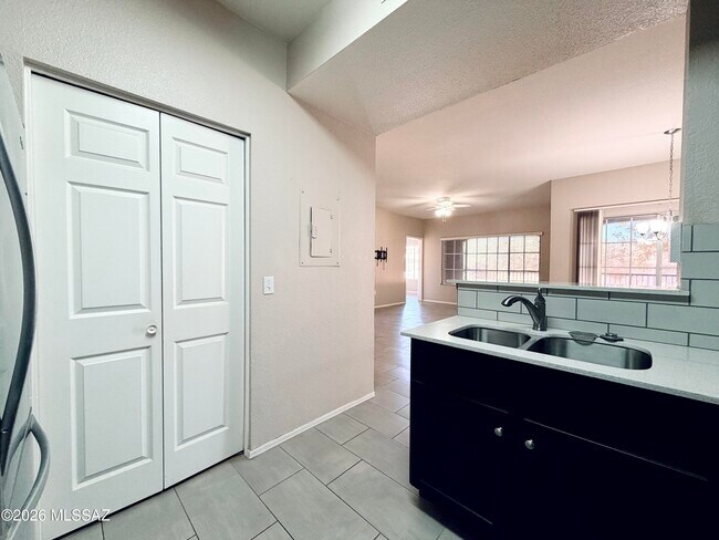 Building Photo - 1500 E Pusch Wilderness Dr