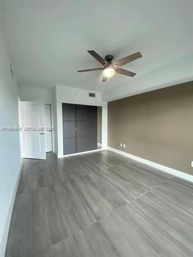 Building Photo - 400 Sunny Isles Blvd