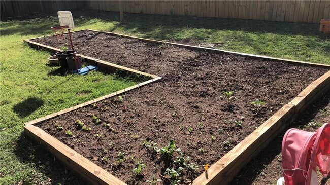 Building Photo - 311 Sheraton Ave