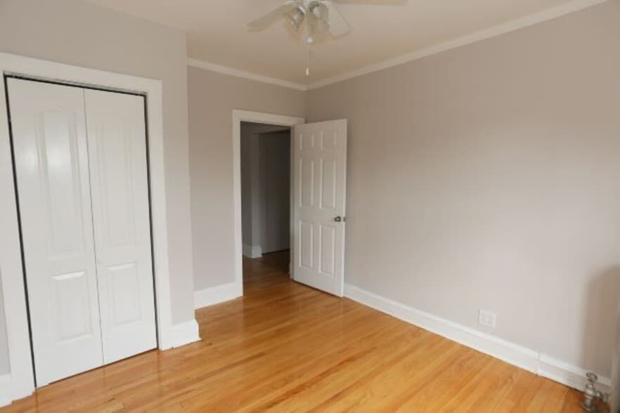 Building Photo - 2220 W Ainslie St