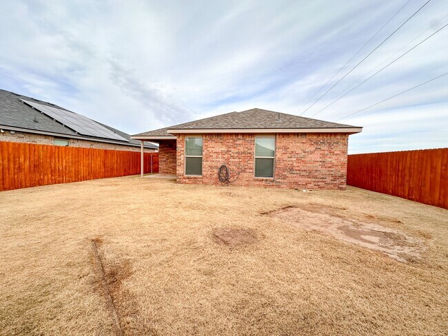 Building Photo - 3/2/2 Home in Windstone!