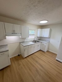Building Photo - Newly Renovated 5 Bedroom in South Linden/...