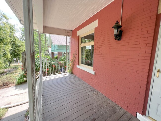 Building Photo - 133 N State St