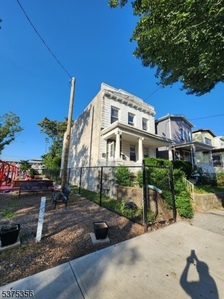 Primary Photo - 96 King St