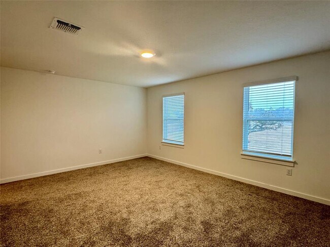 Building Photo - 2320 Magnolia Hl Dr