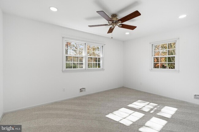 Building Photo - 218 Holly Ave