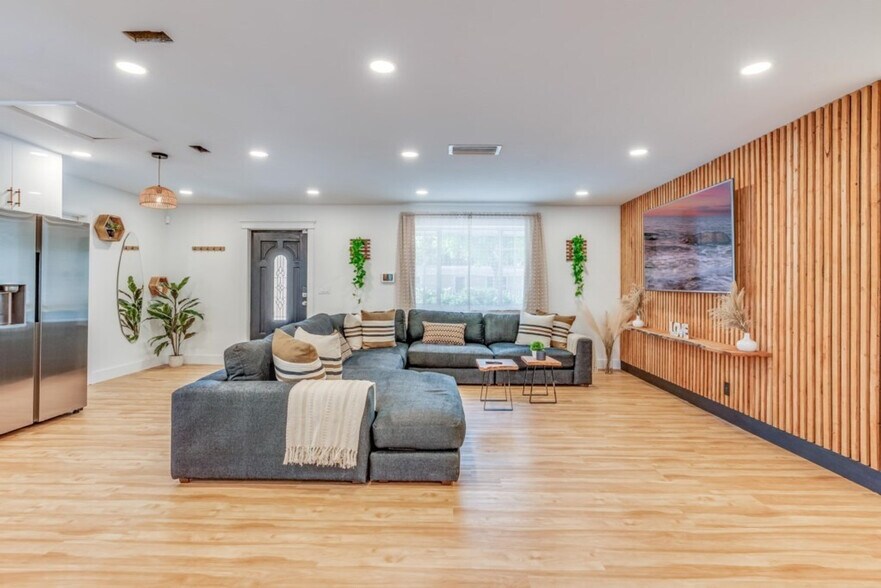 Building Photo - 1814 NW 14th Ave